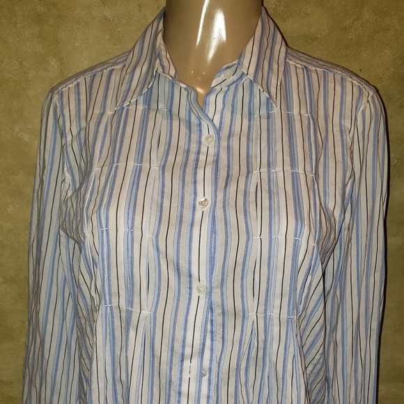 Vince Striped Button Down Top Size 8. - Picture 5 of 5
